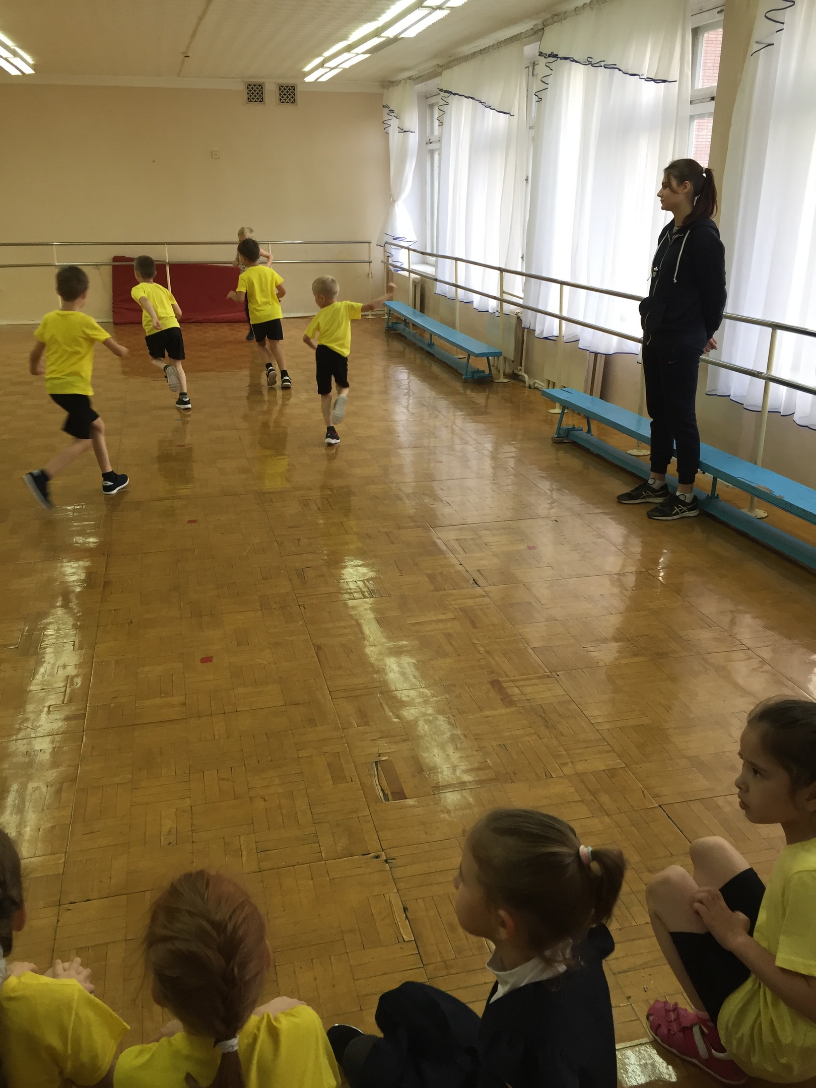 Изображение спорт и физкультура в школе.